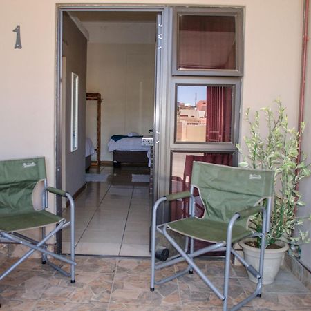Oceanlife Guesthouse And Restaurant Luederitz Экстерьер фото