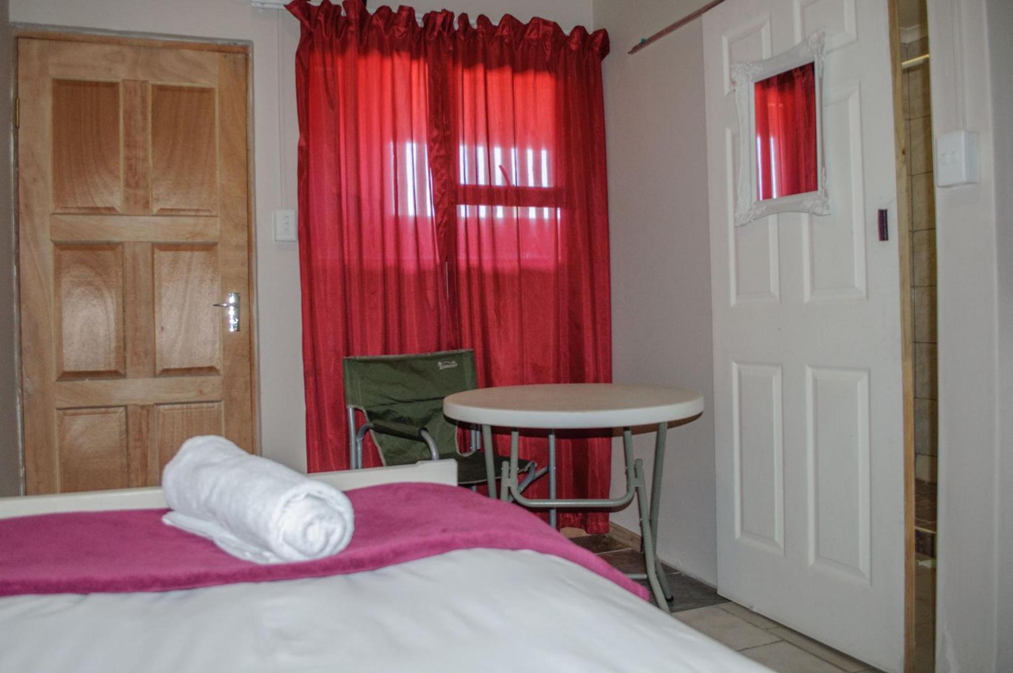 Oceanlife Guesthouse And Restaurant Luederitz Экстерьер фото